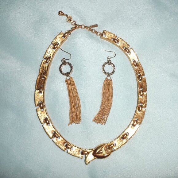 Monet Belt Necklace in Goldtone with Earrings - Picture 1 of 4